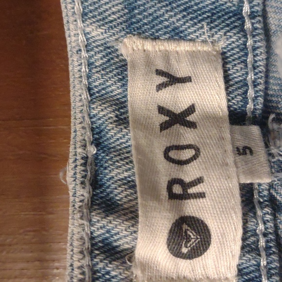 Roxy Crochet lace Jean Shorts Floral Lace Overlay Surf Skate Size 5 acid wash - Picture 4 of 8